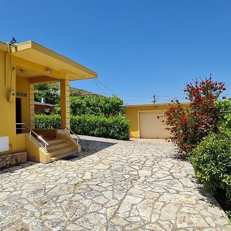 Village Home Next To The Sea ساراندا المظهر الخارجي الصورة