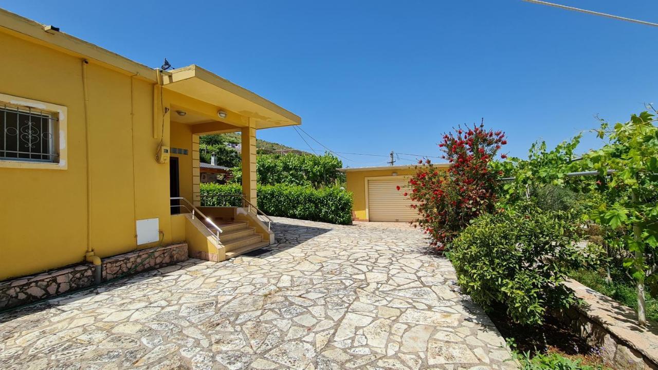 Village Home Next To The Sea ساراندا المظهر الخارجي الصورة