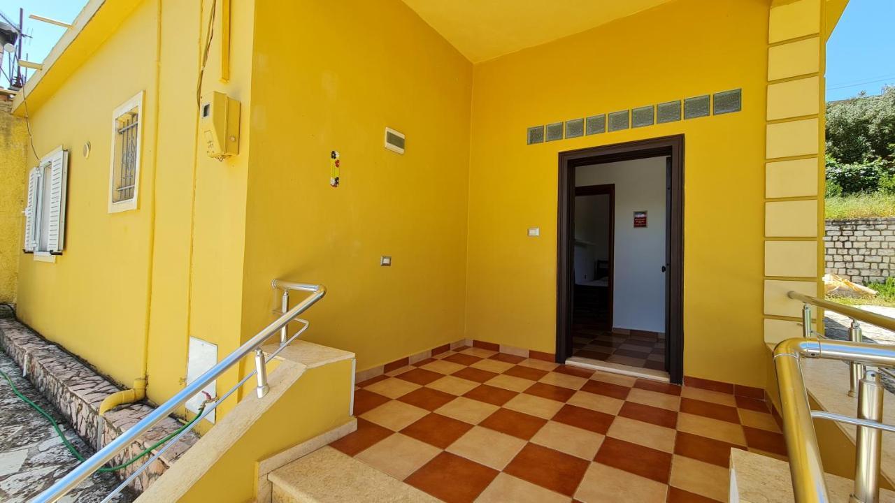 Village Home Next To The Sea ساراندا المظهر الخارجي الصورة