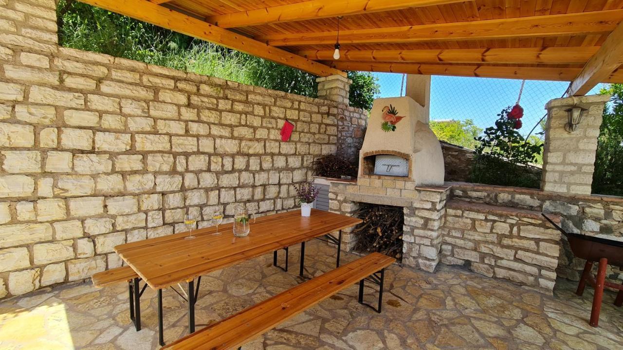 Village Home Next To The Sea ساراندا المظهر الخارجي الصورة