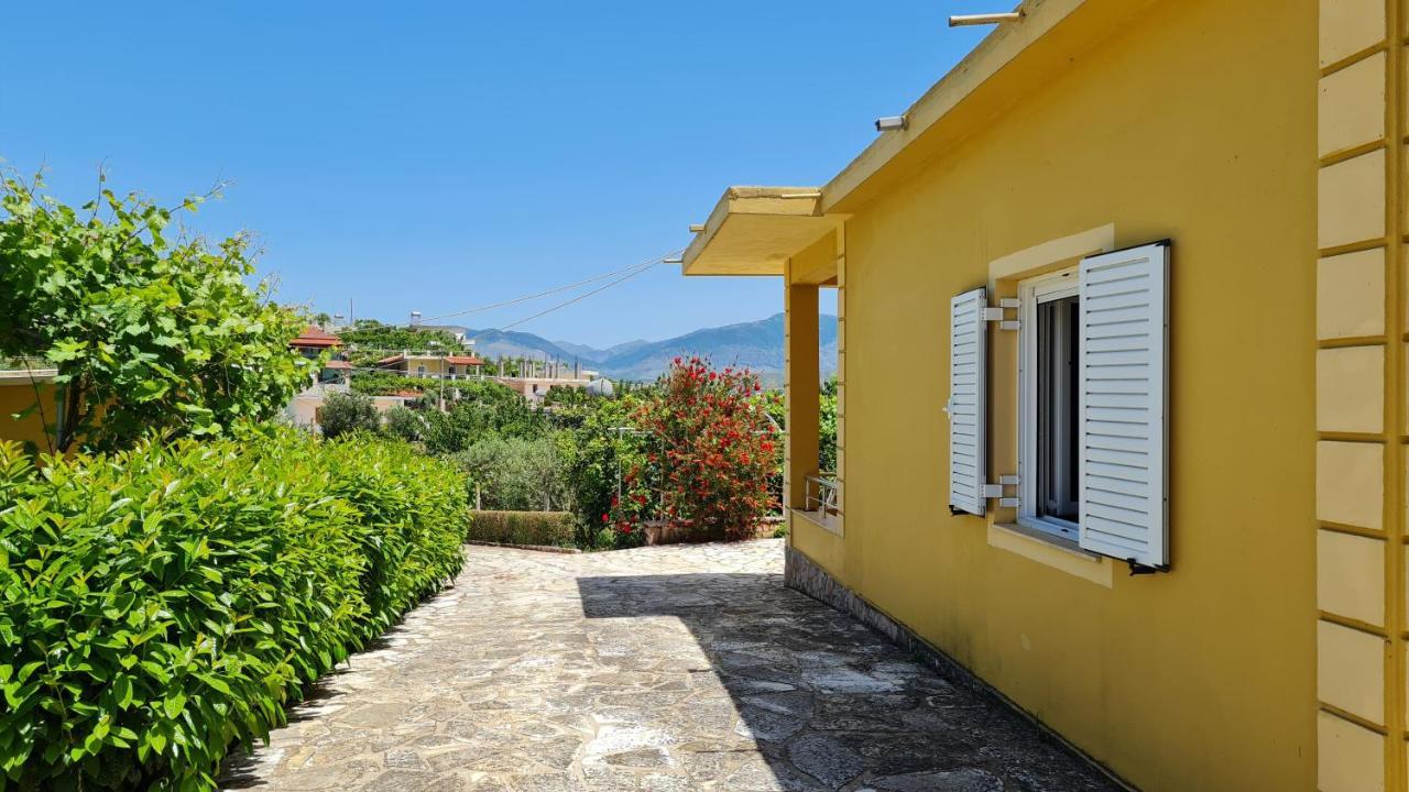 Village Home Next To The Sea ساراندا المظهر الخارجي الصورة