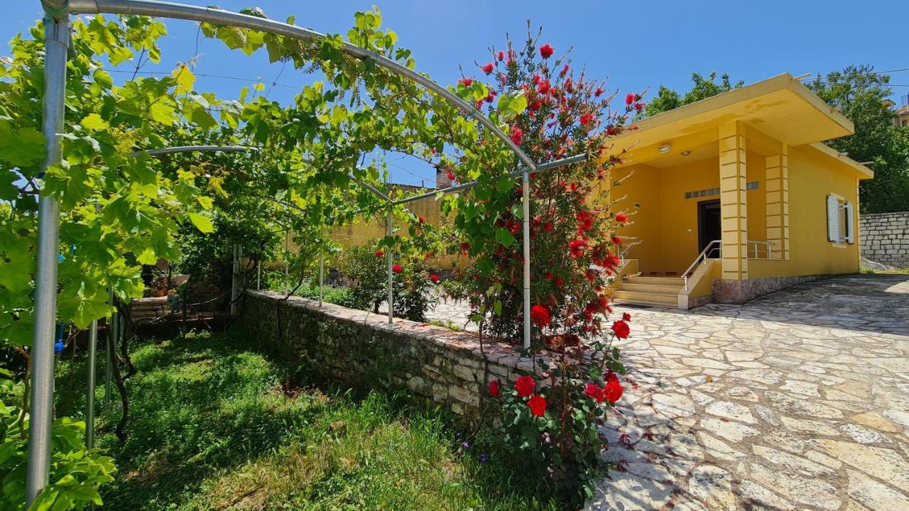 Village Home Next To The Sea ساراندا المظهر الخارجي الصورة